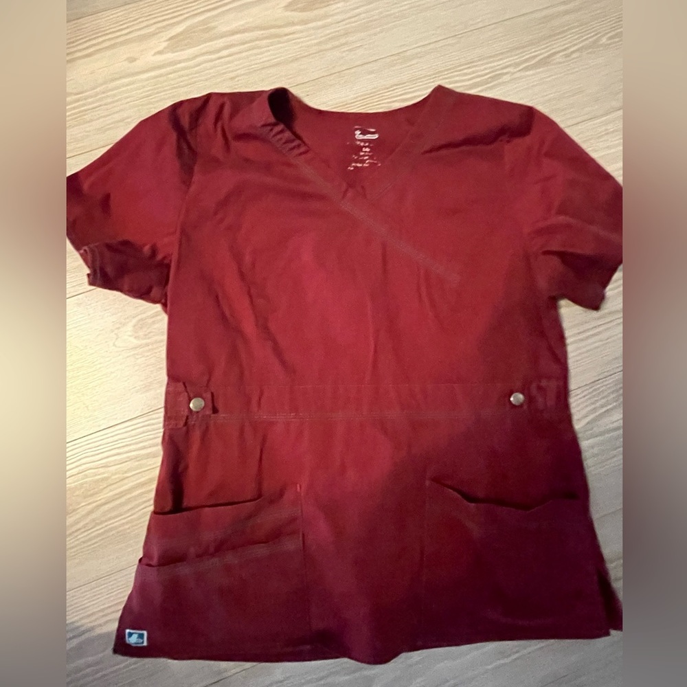 ADAR sz large wine burgundy, scrub top gently used